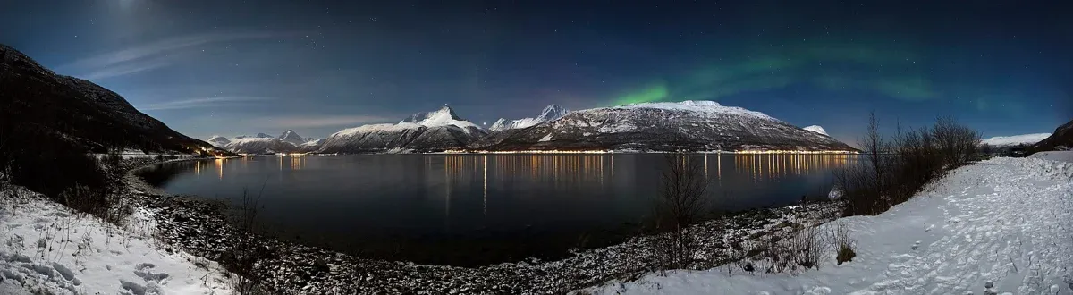 Northern lights over Storfjorden and the Lyngen Alps, the night sky on evening reindeer sledding in Tromsø